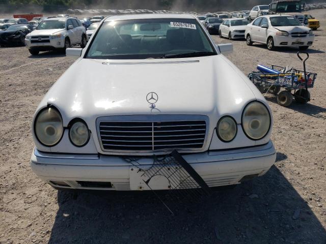 Photo 4 VIN: WDBJF25H3XA790636 - MERCEDES-BENZ E 300TD 