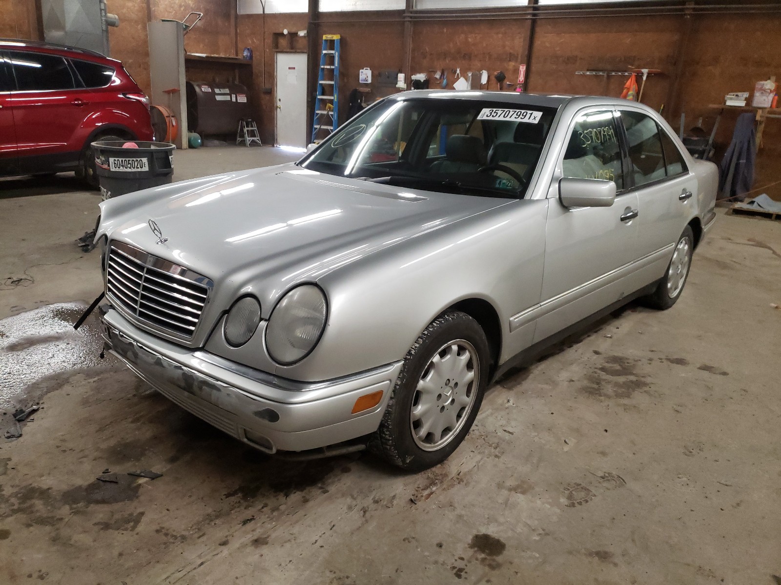 Photo 1 VIN: WDBJF25HXXA919522 - MERCEDES-BENZ E 300TD 