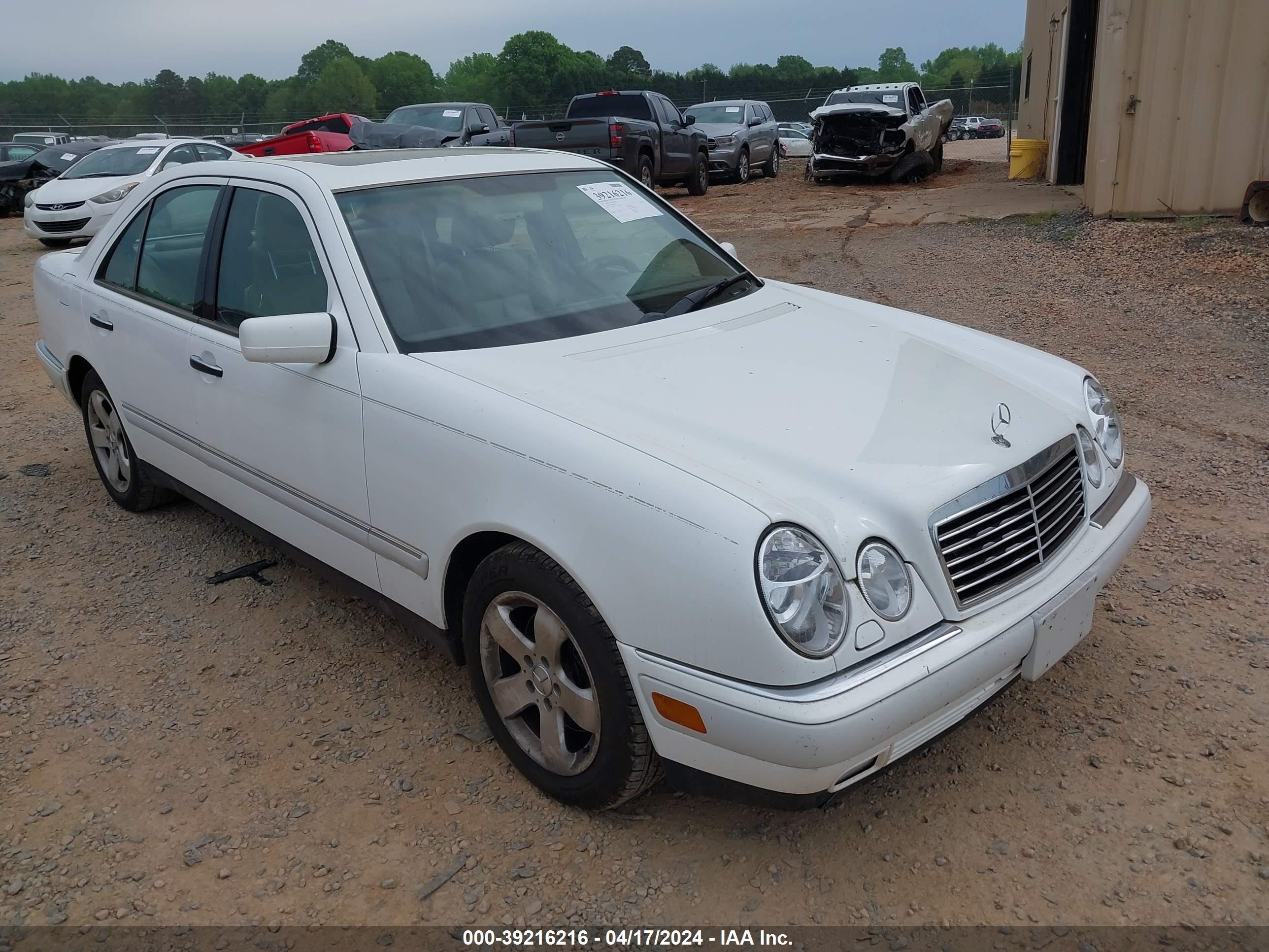 Photo 0 VIN: WDBJF55F0TJ004866 - MERCEDES-BENZ NULL 