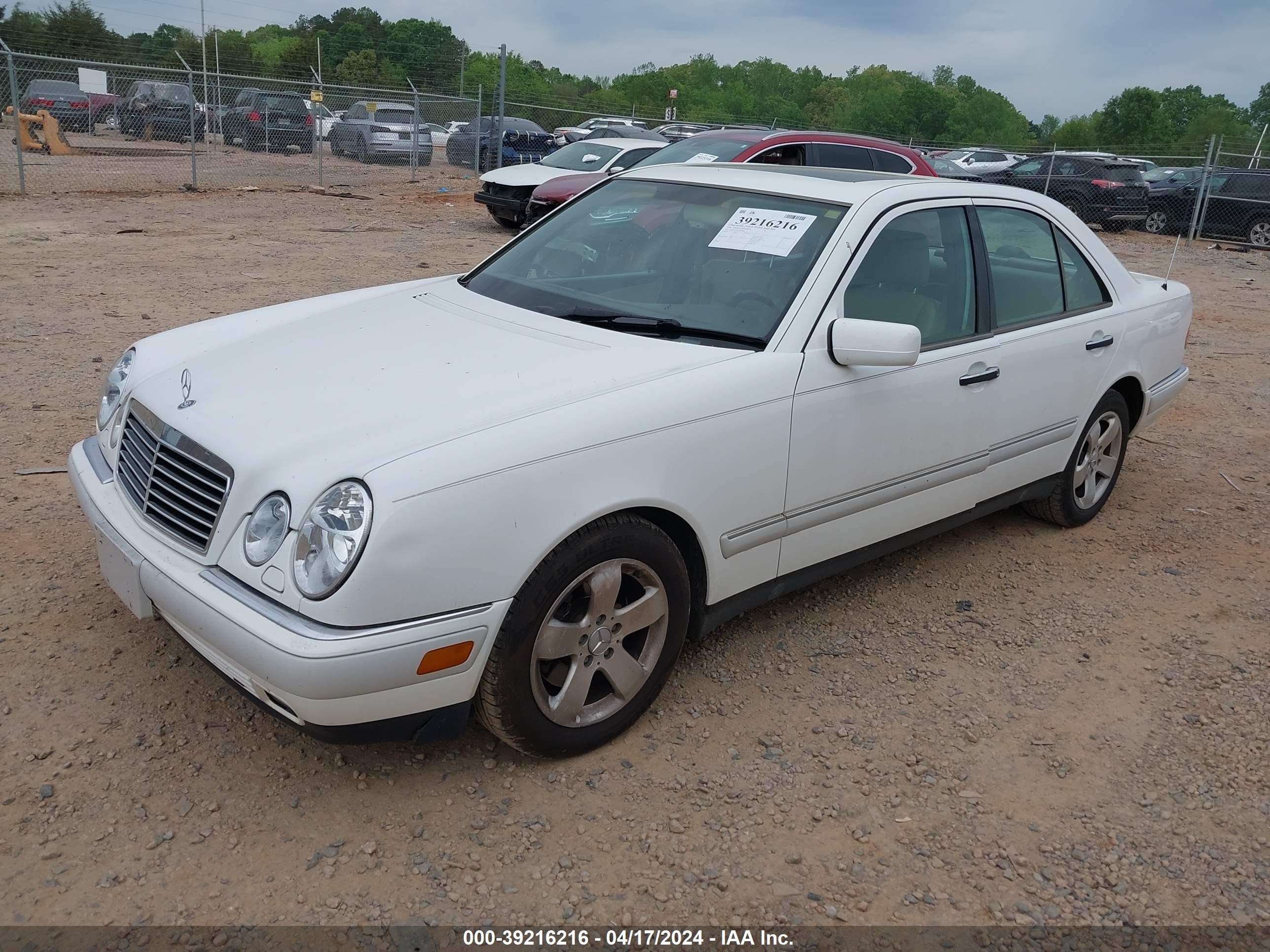 Photo 1 VIN: WDBJF55F0TJ004866 - MERCEDES-BENZ NULL 