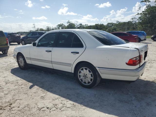 Photo 1 VIN: WDBJF55F2VJ024815 - MERCEDES-BENZ E 320 