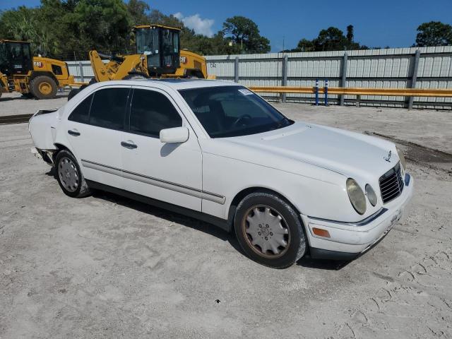 Photo 3 VIN: WDBJF55F2VJ024815 - MERCEDES-BENZ E 320 