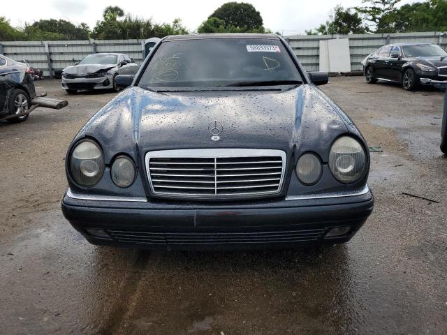 Photo 4 VIN: WDBJF55F5TJ013997 - MERCEDES-BENZ E 320 