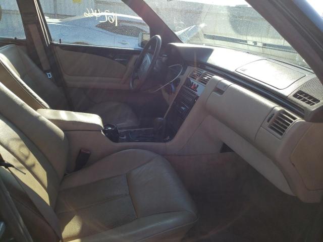 Photo 4 VIN: WDBJF55F5VA370356 - MERCEDES-BENZ E 320 