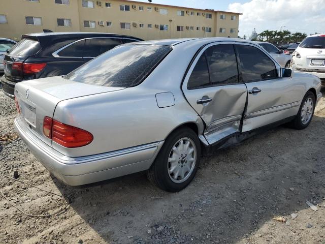 Photo 2 VIN: WDBJF55F6VA305354 - MERCEDES-BENZ E-CLASS 