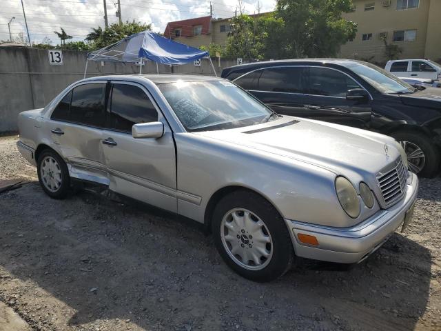 Photo 3 VIN: WDBJF55F6VA305354 - MERCEDES-BENZ E-CLASS 