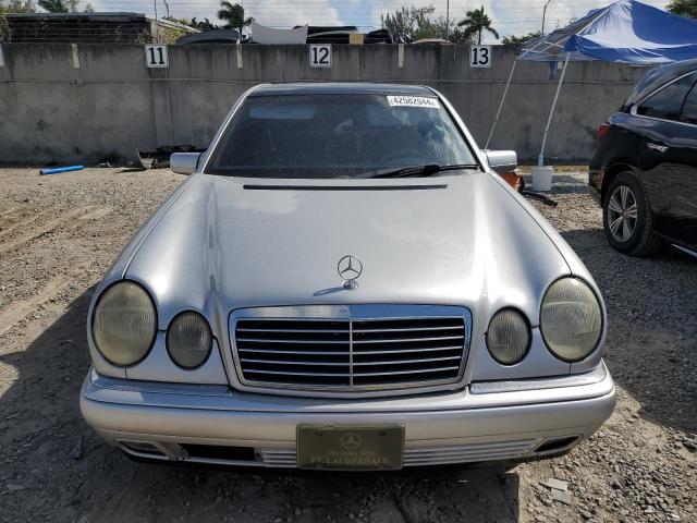 Photo 4 VIN: WDBJF55F6VA305354 - MERCEDES-BENZ E-CLASS 