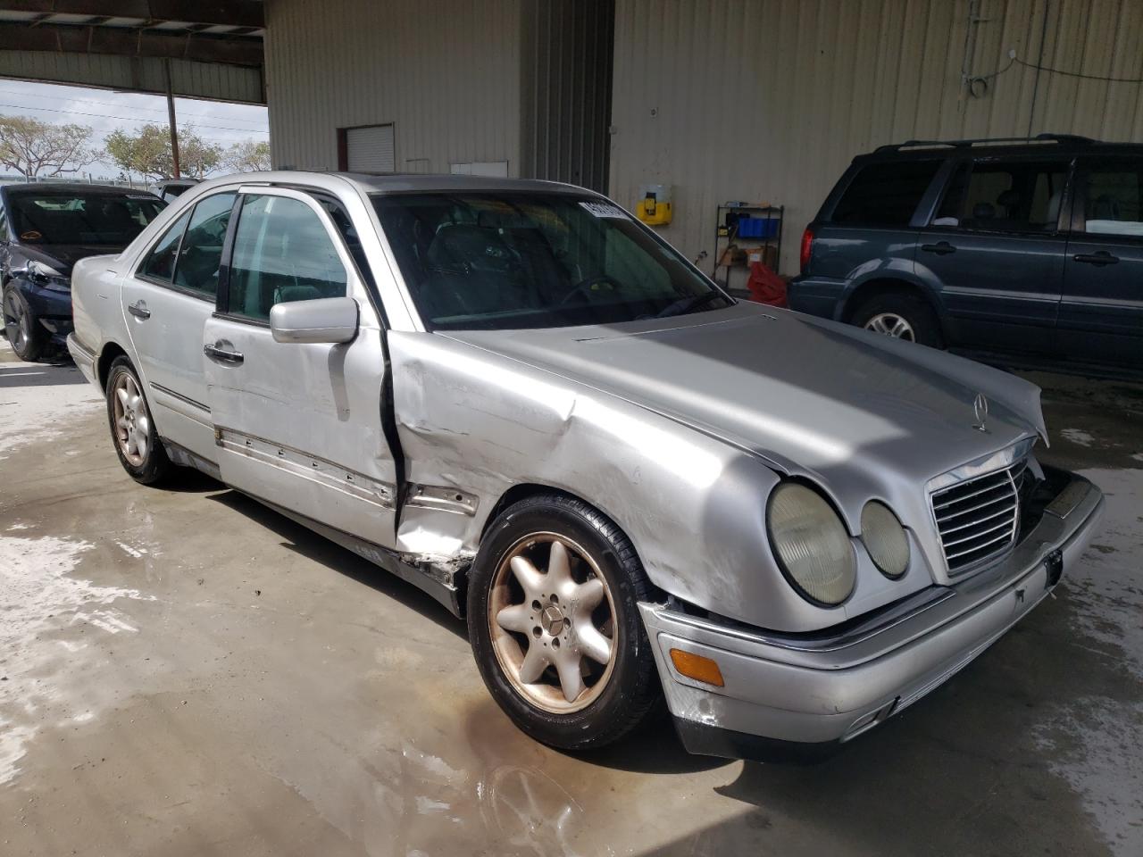 Photo 3 VIN: WDBJF55F6VA347071 - MERCEDES-BENZ E-KLASSE 