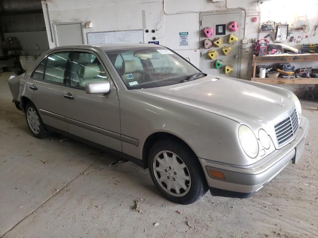 Photo 3 VIN: WDBJF55F7VJ036295 - MERCEDES-BENZ E 320 