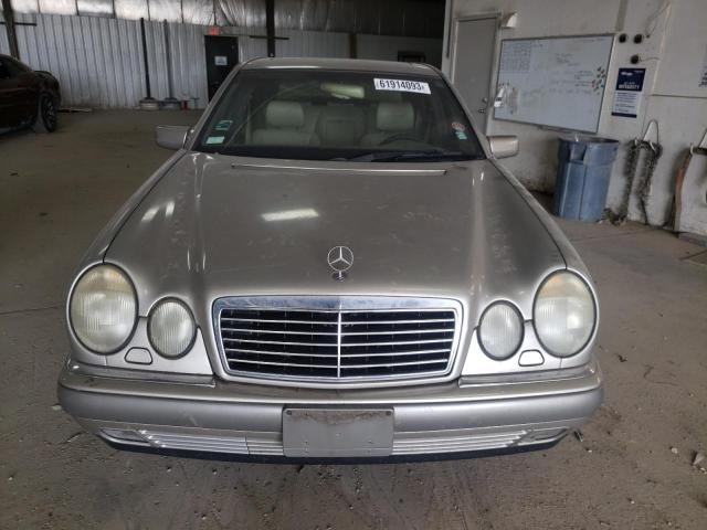 Photo 4 VIN: WDBJF55F7VJ036295 - MERCEDES-BENZ E 320 