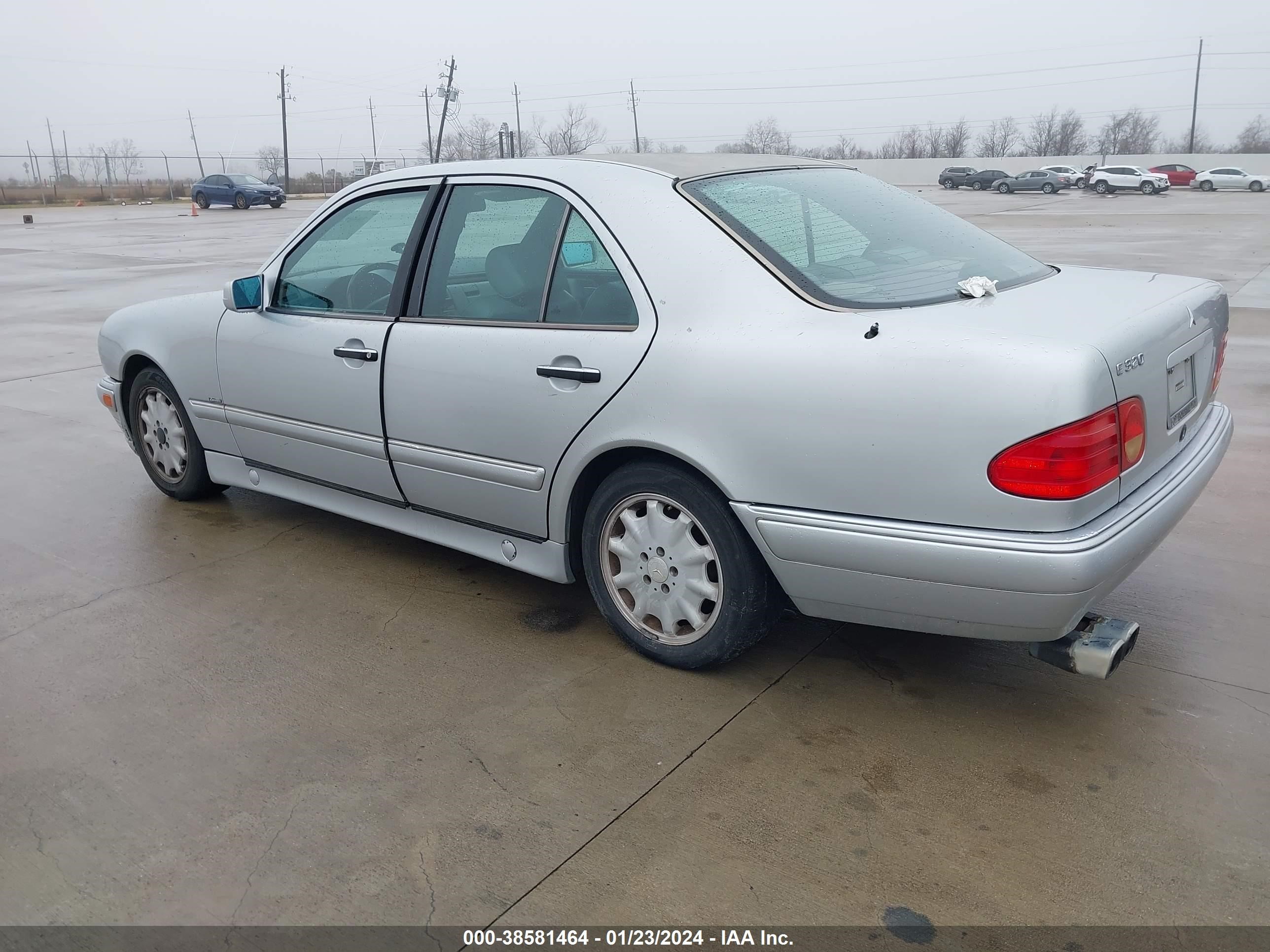 Photo 2 VIN: WDBJF55F8TJ007983 - MERCEDES-BENZ E-KLASSE 