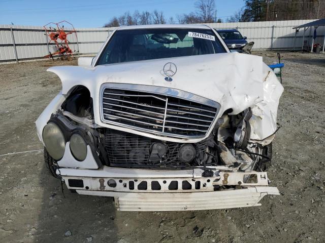 Photo 4 VIN: WDBJF55F8VA378158 - MERCEDES-BENZ E-CLASS 