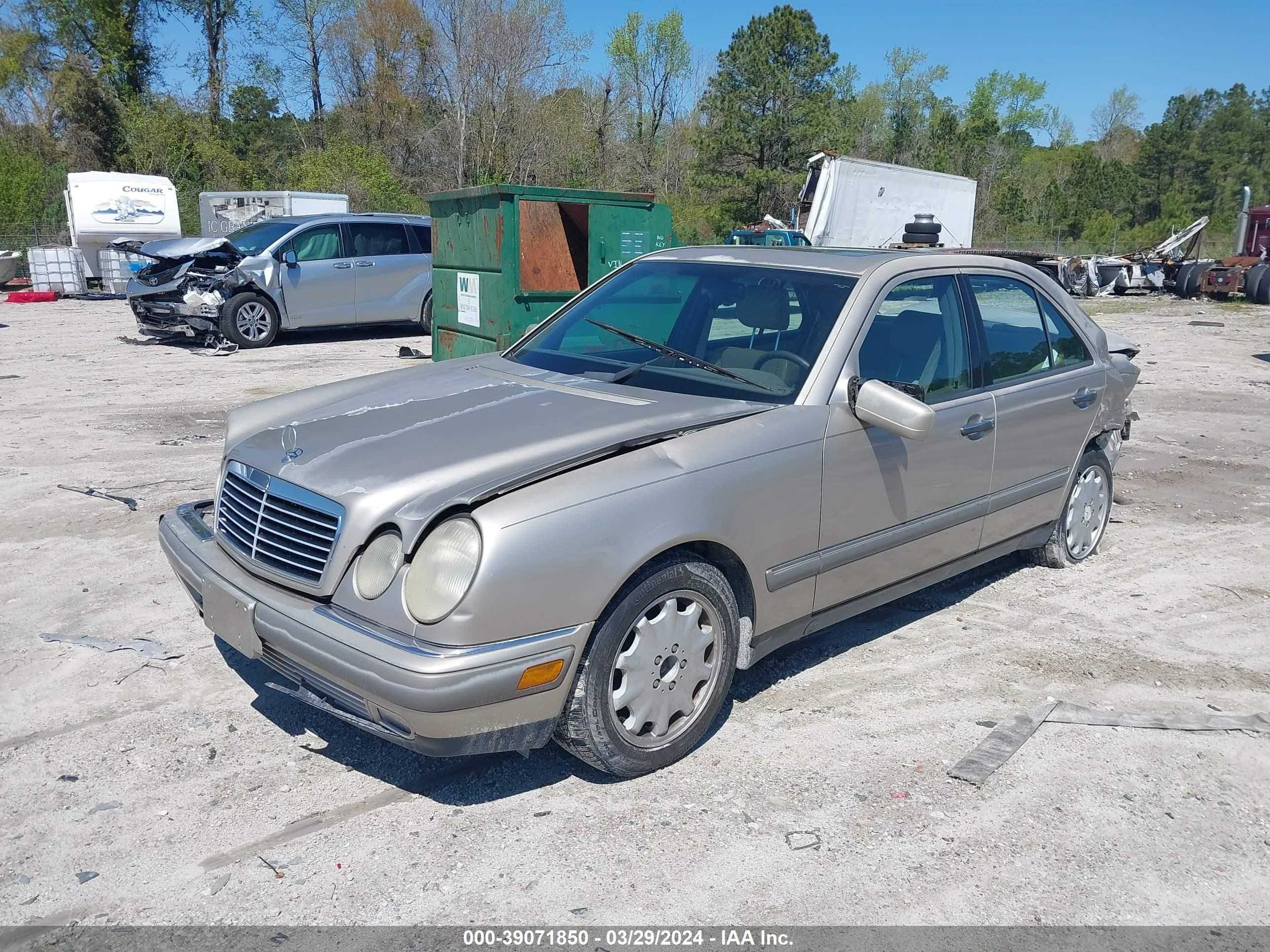 Photo 1 VIN: WDBJF55F9VA355889 - MERCEDES-BENZ NULL 