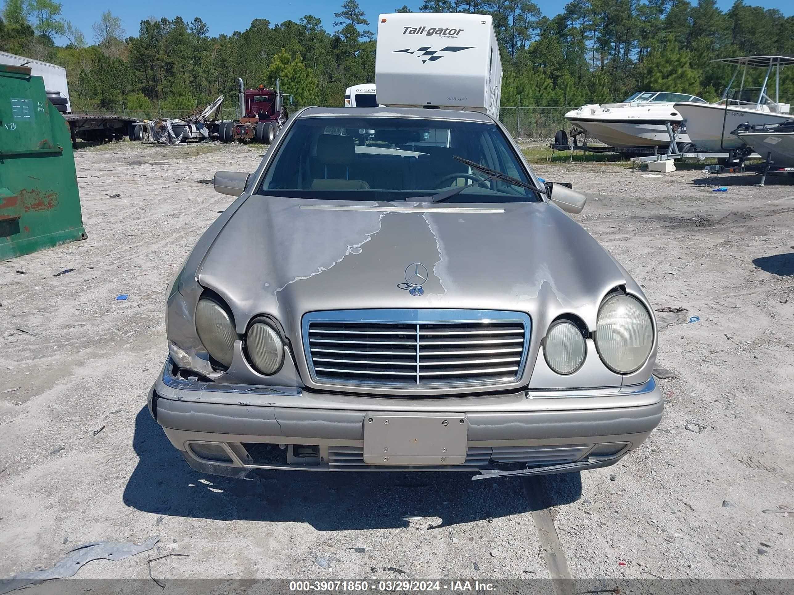 Photo 11 VIN: WDBJF55F9VA355889 - MERCEDES-BENZ NULL 