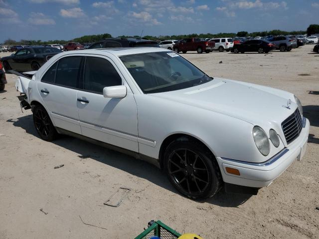 Photo 3 VIN: WDBJF65F3WA658514 - MERCEDES-BENZ E 320 