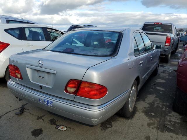 Photo 2 VIN: WDBJF65F3WA707534 - MERCEDES-BENZ E-CLASS 