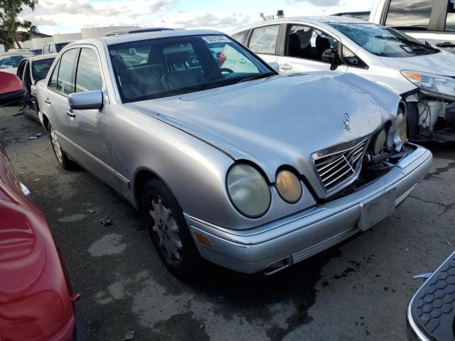 Photo 3 VIN: WDBJF65F3WA707534 - MERCEDES-BENZ E-CLASS 