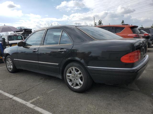 Photo 1 VIN: WDBJF65F5WA481996 - MERCEDES-BENZ E-CLASS 