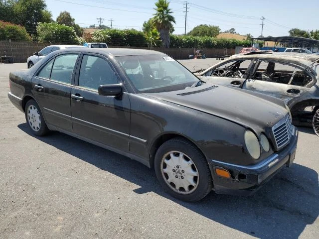 Photo 3 VIN: WDBJF65F7WA653879 - MERCEDES-BENZ E 320 