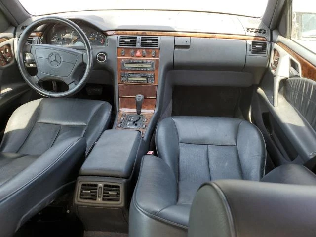 Photo 7 VIN: WDBJF65F7WA653879 - MERCEDES-BENZ E 320 