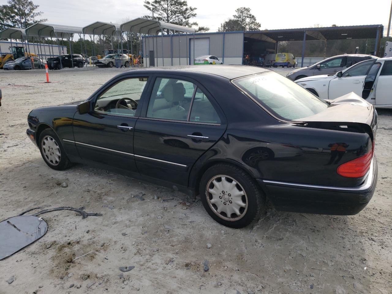 Photo 1 VIN: WDBJF65F7WA691256 - MERCEDES-BENZ E-KLASSE 