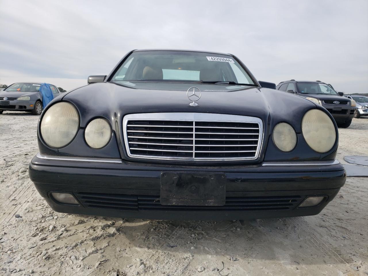 Photo 4 VIN: WDBJF65F7WA691256 - MERCEDES-BENZ E-KLASSE 