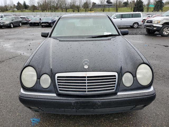 Photo 4 VIN: WDBJF65F8WA668360 - MERCEDES-BENZ E-CLASS 