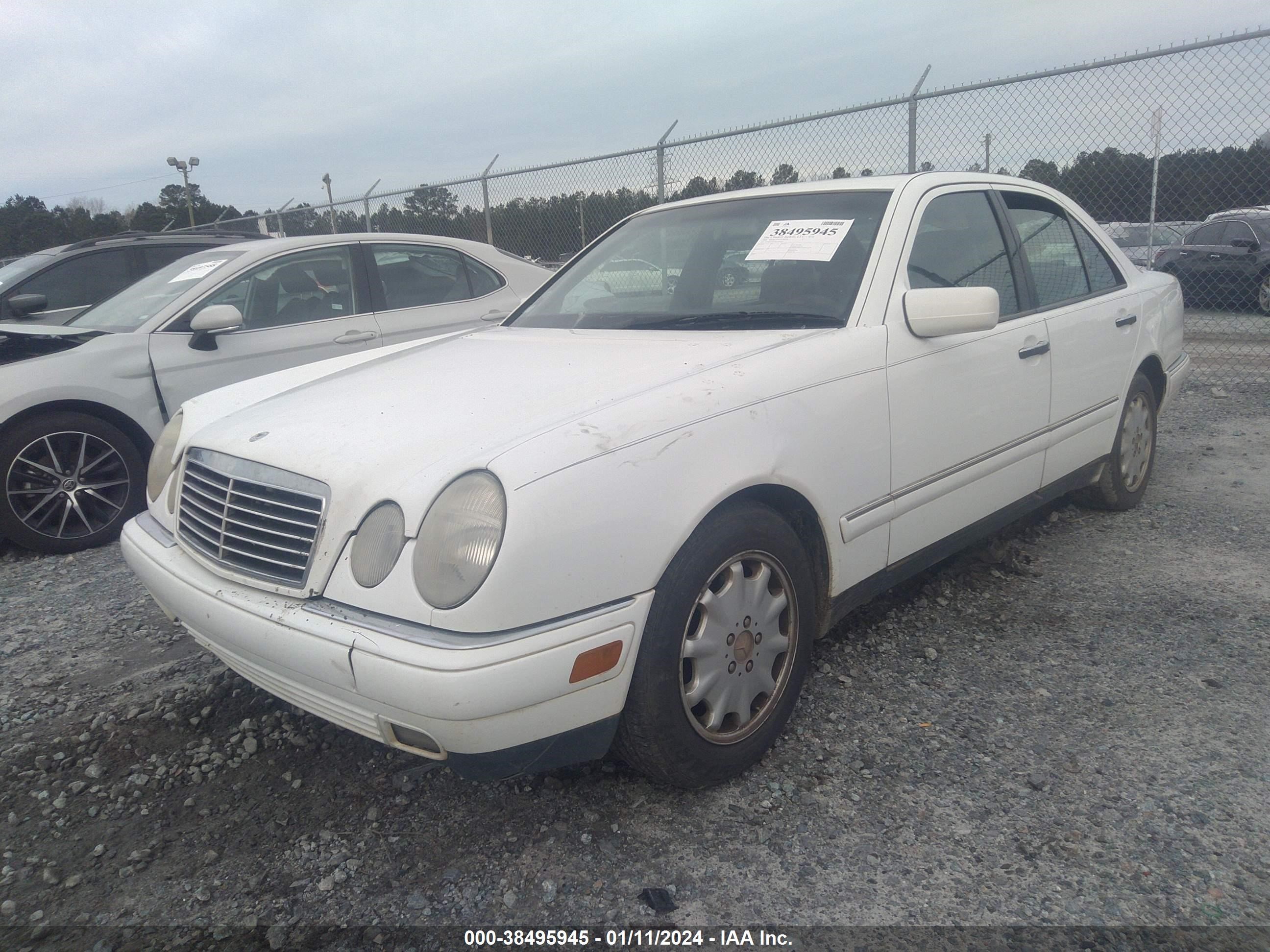 Photo 1 VIN: WDBJF65FXWA584007 - MERCEDES-BENZ E-KLASSE 