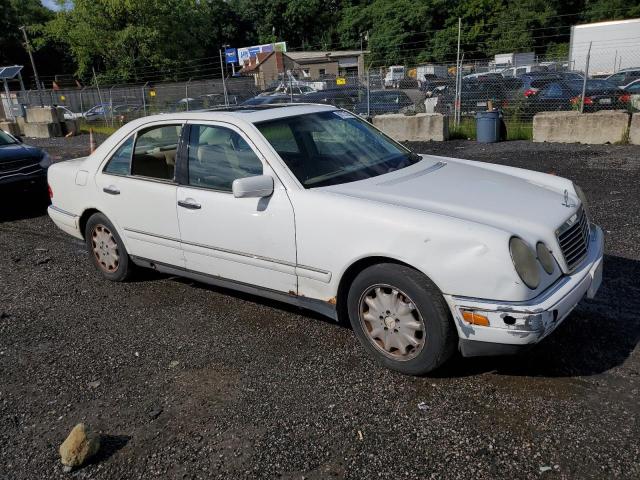 Photo 3 VIN: WDBJF65H0XA928074 - MERCEDES-BENZ E 320 