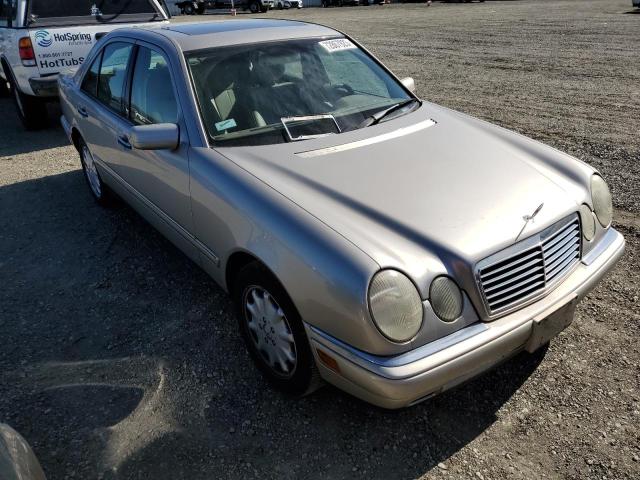 Photo 3 VIN: WDBJF65H5XA774185 - MERCEDES-BENZ E-CLASS 