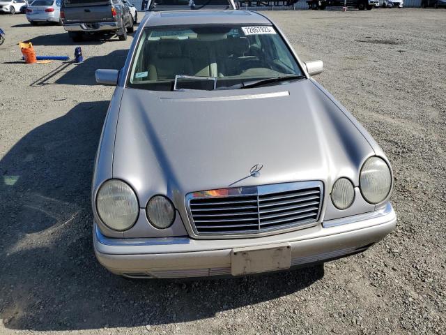 Photo 4 VIN: WDBJF65H5XA774185 - MERCEDES-BENZ E-CLASS 