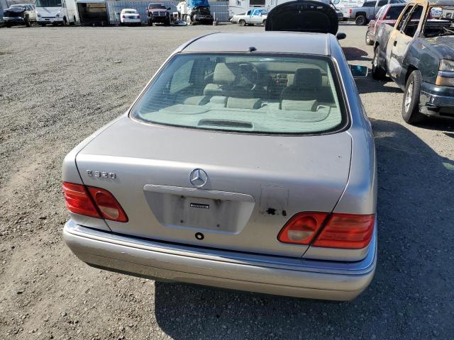 Photo 5 VIN: WDBJF65H5XA774185 - MERCEDES-BENZ E-CLASS 