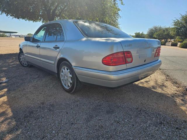 Photo 2 VIN: WDBJF65H6XA790251 - MERCEDES-BENZ E 320 