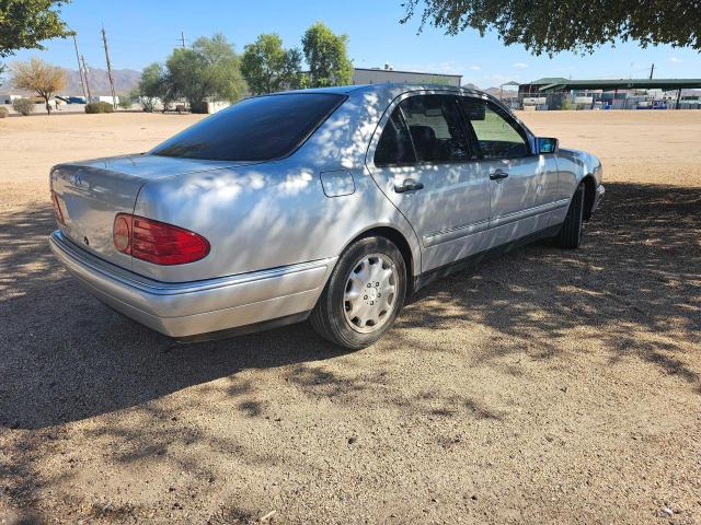 Photo 3 VIN: WDBJF65H6XA790251 - MERCEDES-BENZ E 320 