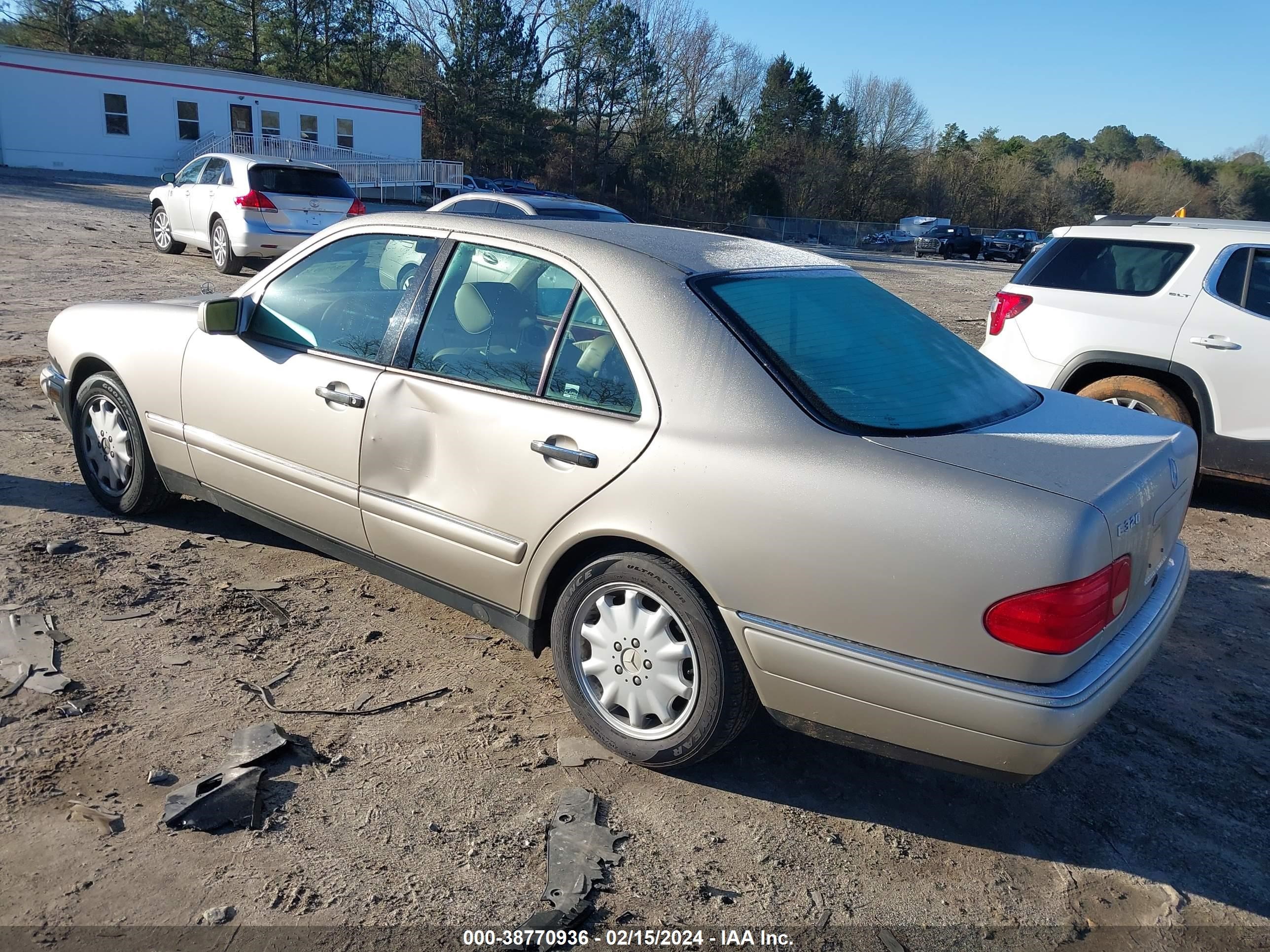 Photo 2 VIN: WDBJF65H6XA811177 - MERCEDES-BENZ NULL 