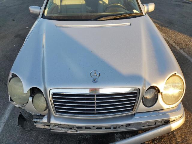 Photo 10 VIN: WDBJF65H8XA734585 - MERCEDES-BENZ E 320 