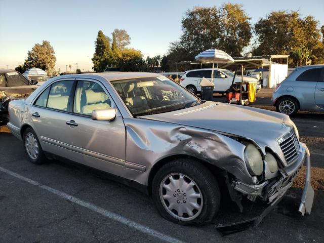 Photo 3 VIN: WDBJF65H8XA734585 - MERCEDES-BENZ E 320 