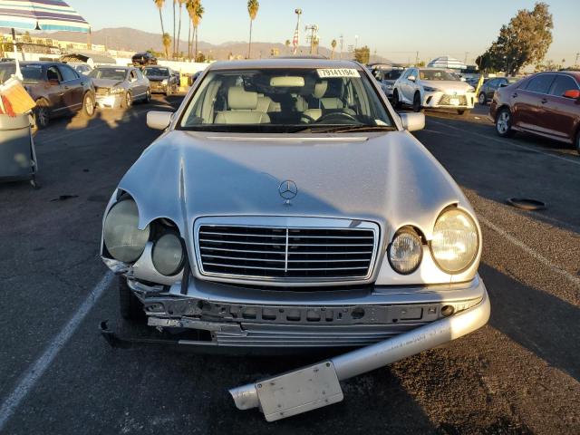 Photo 4 VIN: WDBJF65H8XA734585 - MERCEDES-BENZ E 320 