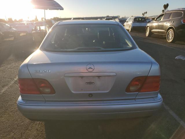 Photo 5 VIN: WDBJF65H8XA734585 - MERCEDES-BENZ E 320 