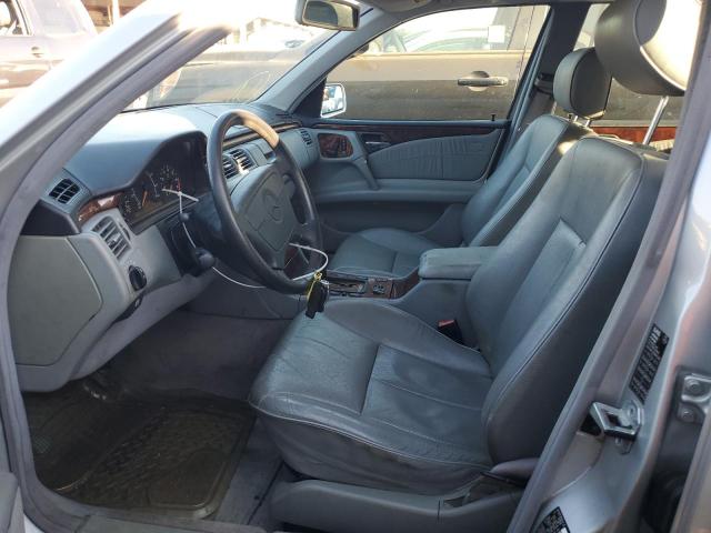 Photo 6 VIN: WDBJF65H8XA734585 - MERCEDES-BENZ E 320 