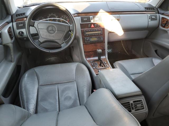 Photo 7 VIN: WDBJF65H8XA734585 - MERCEDES-BENZ E 320 