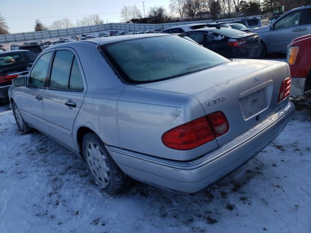 Photo 2 VIN: WDBJF65HXXA837152 - MERCEDES-BENZ E-KLASSE 