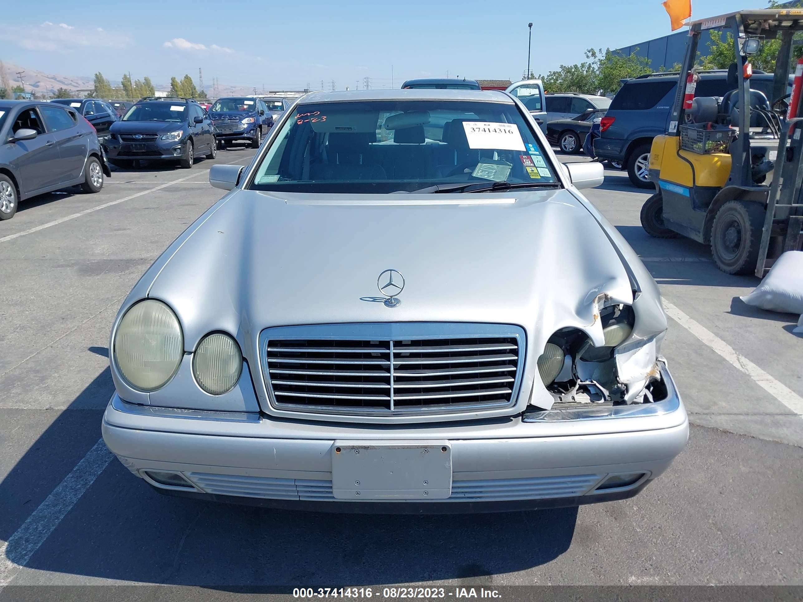 Photo 11 VIN: WDBJF65HXXA914571 - MERCEDES-BENZ E-KLASSE 