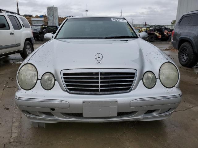 Photo 4 VIN: WDBJF65J0YB063458 - MERCEDES-BENZ E-CLASS 