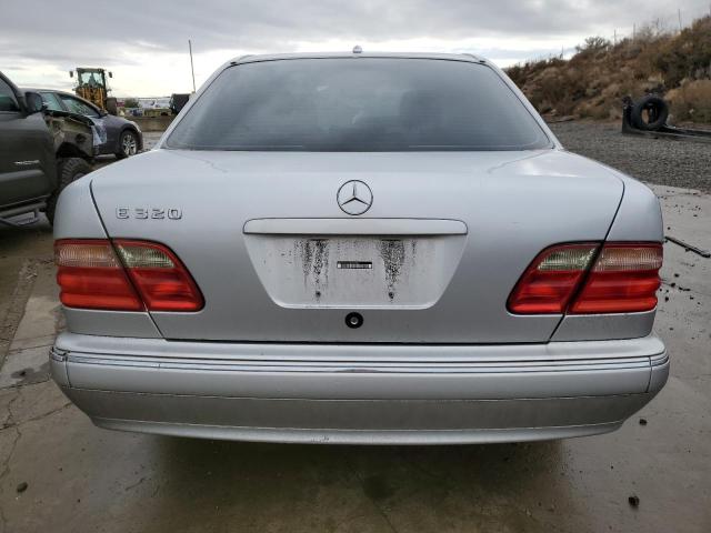 Photo 5 VIN: WDBJF65J0YB063458 - MERCEDES-BENZ E-CLASS 