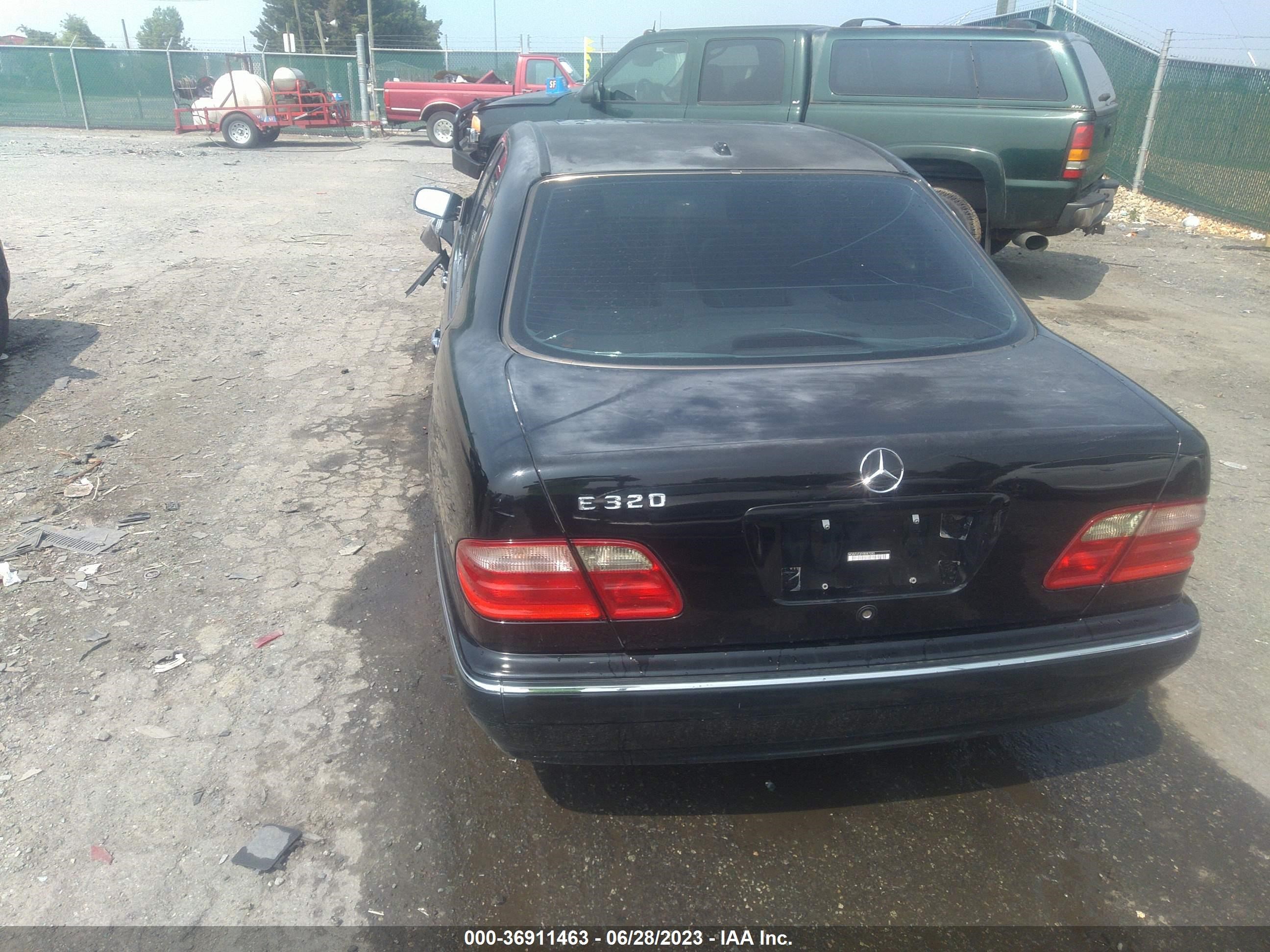 Photo 15 VIN: WDBJF65J0YB087050 - MERCEDES-BENZ E-KLASSE 