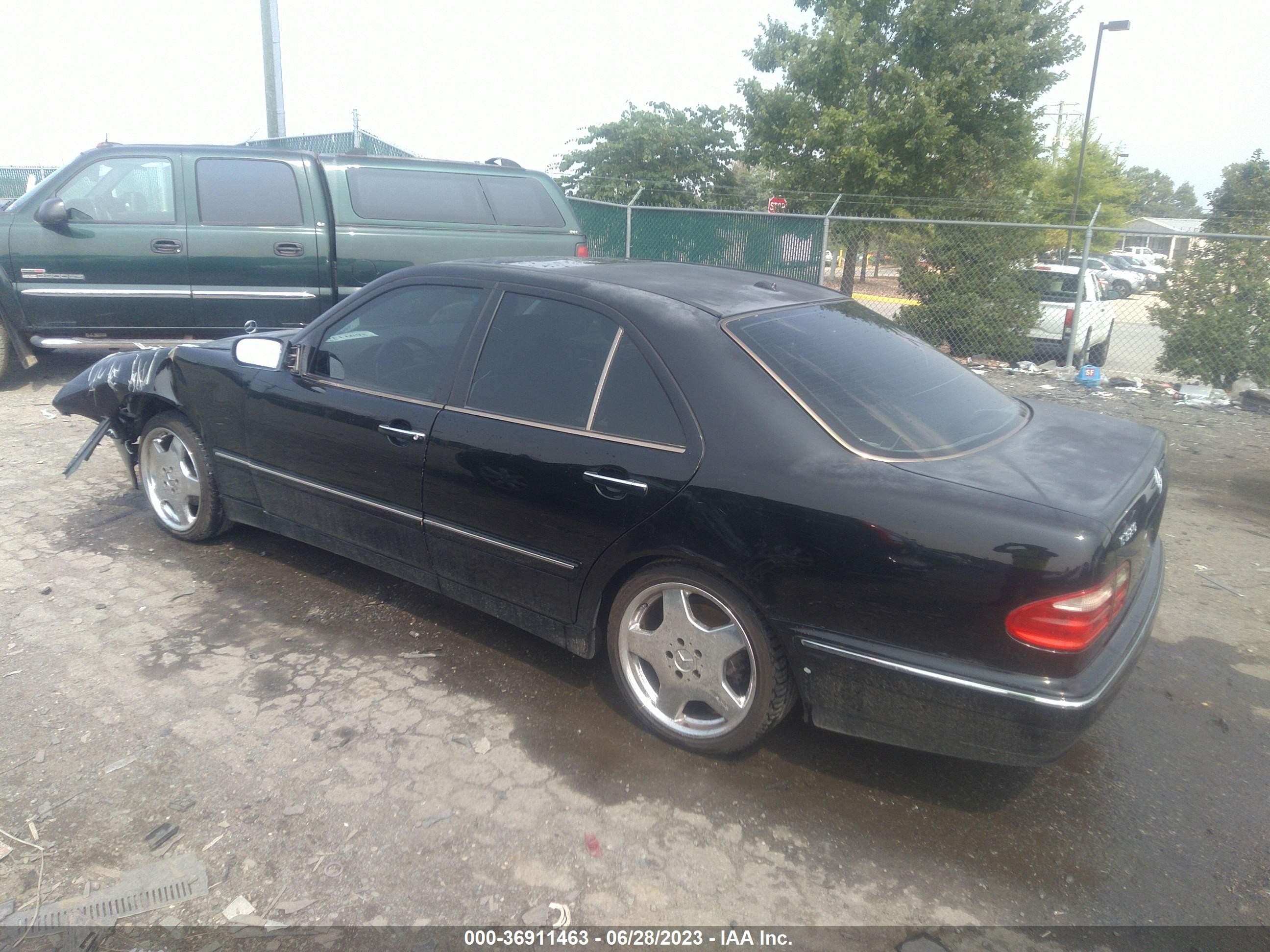 Photo 2 VIN: WDBJF65J0YB087050 - MERCEDES-BENZ E-KLASSE 