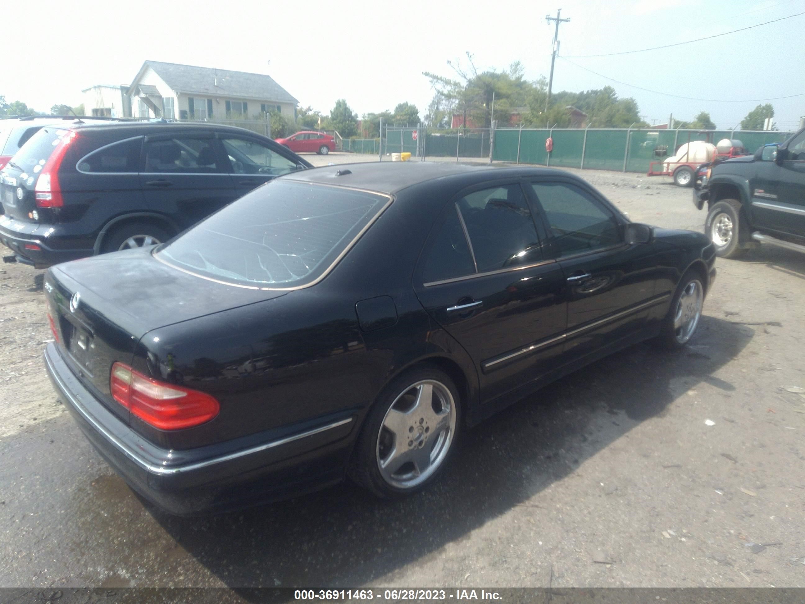 Photo 3 VIN: WDBJF65J0YB087050 - MERCEDES-BENZ E-KLASSE 