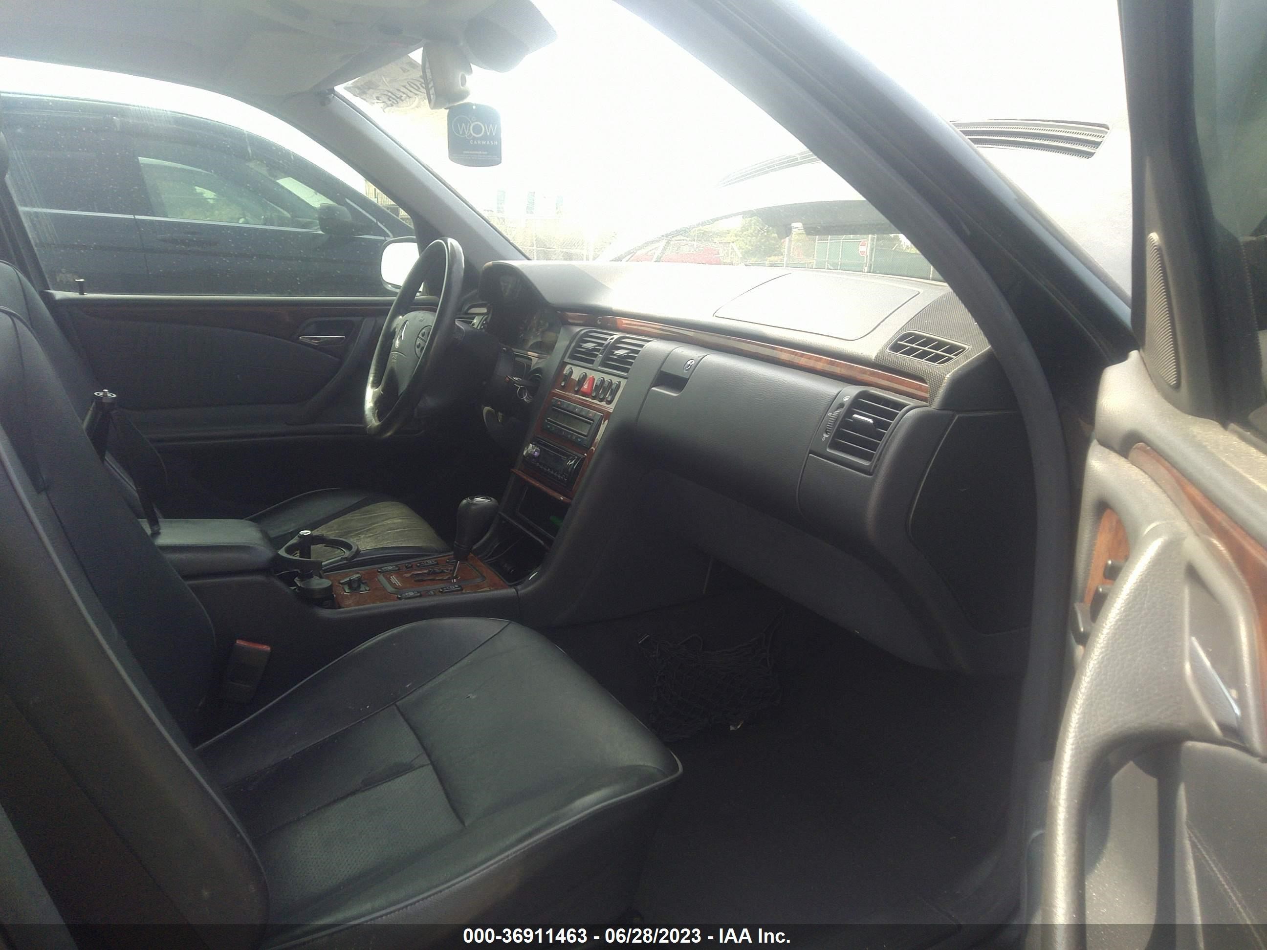 Photo 4 VIN: WDBJF65J0YB087050 - MERCEDES-BENZ E-KLASSE 