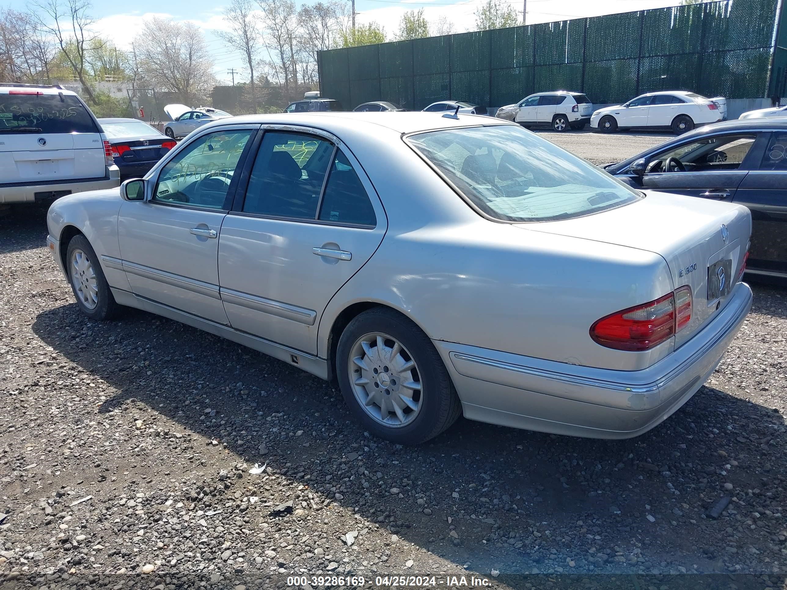 Photo 2 VIN: WDBJF65J11B271256 - MERCEDES-BENZ NULL 